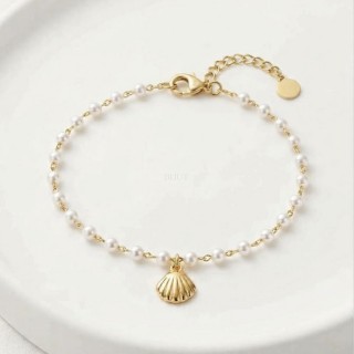 Pulseira pérolas pendente concha 
